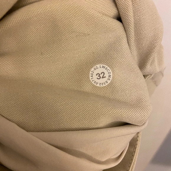 Lululemon Light Utilitech Cargo Pocket High Rise Crop Natural Ivory Size 32 - Picture 7 of 7